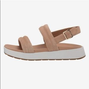 UGG Lynnden Sandal with Buckle Bronzer Suede Tan and White